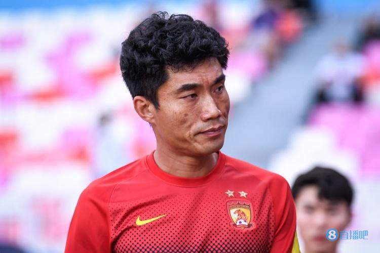 杰西卡·阿尔芭身穿抹胸裙豪乳呼之欲出，妮可·基德曼身着职业装亮相，与“白裙女王”查理兹·塞隆热聊不断，都为奥斯卡影后的二人同场竞艳场 《猩红山峰》“抖森”古装亮相 查斯坦复古迷人 2014-05-08 加拿大当地时间5月6日，《环太平洋》导演吉尔莫·德尔·托罗新片《猩红山峰》曝光片场照，包括“抖森”汤姆·希德勒斯顿、杰西卡·查斯坦、查理·汉纳姆均以古典装扮亮相。