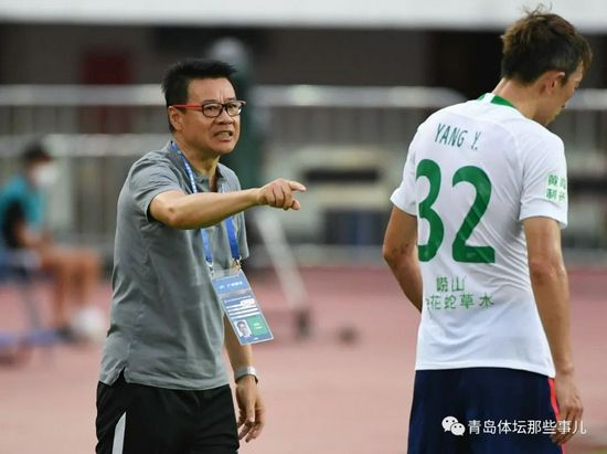 小罗伯特·唐尼合照搞怪。